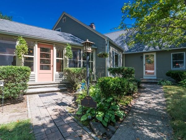 2 Lakeview Ave, Granby, MA 01033