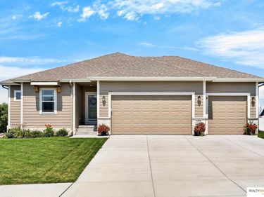 11006 Freeboard Drive, Papillion, NE 68046