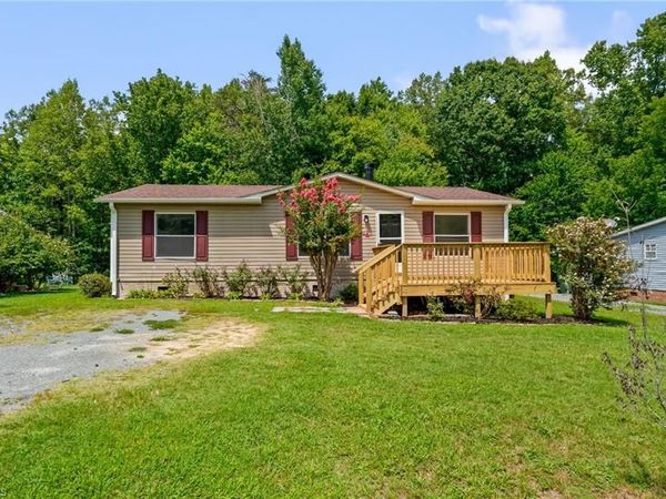 4886 Oak Branch Lane , Walkertown, NC 27051