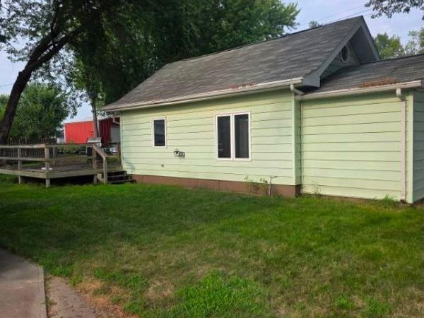 734 8th Street , Westbrook, MN 56183