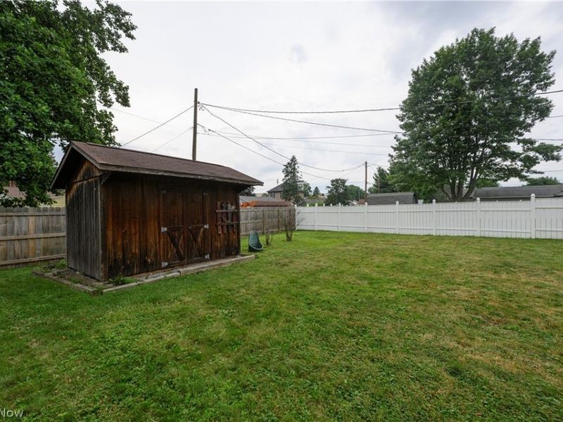 606 10th Drive NW, New Philadelphia, OH 44663 Photo 5