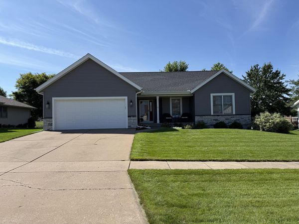 2608 DAWSON, Muscatine, IA 52761