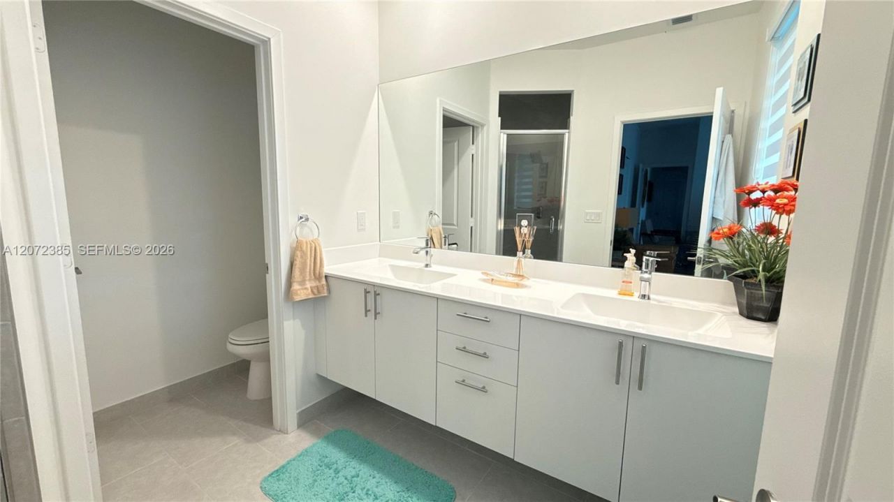 8388 NW 49th St, Doral, FL 33166 Photo