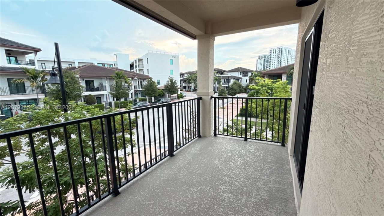 8388 NW 49th St, Doral, FL 33166 Photo