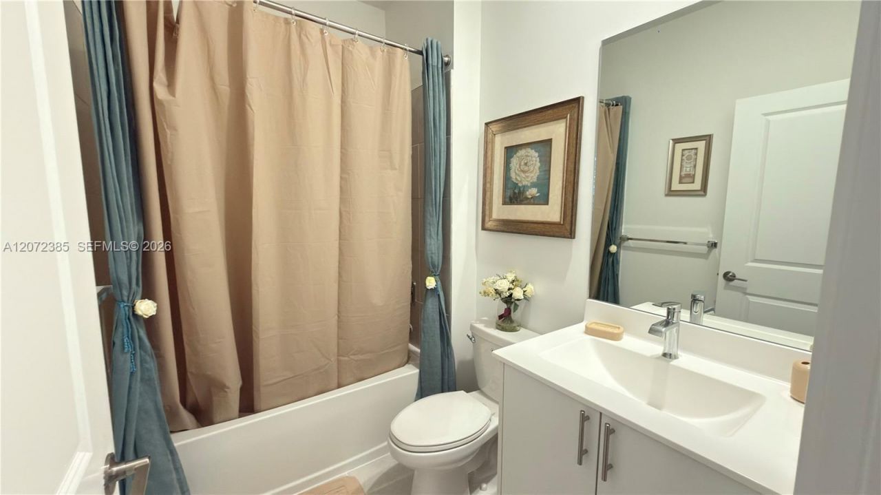 8388 NW 49th St, Doral, FL 33166 Photo