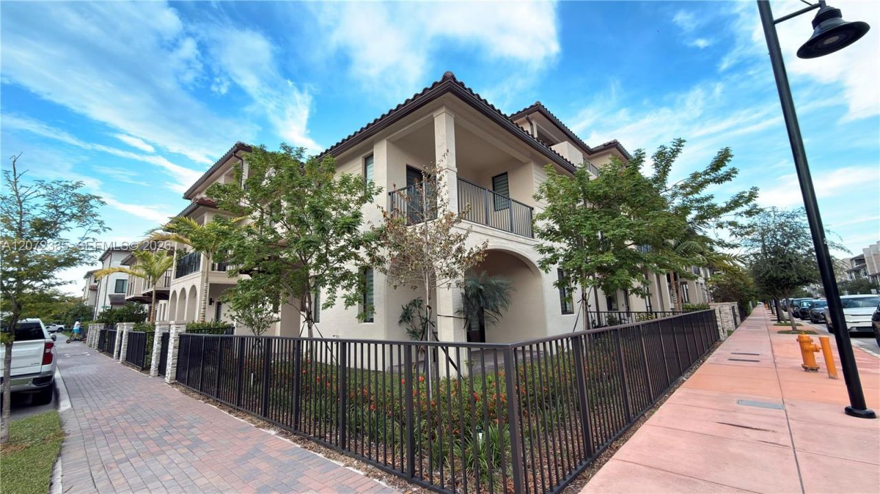 8388 NW 49th St, Doral, FL 33166 Photo