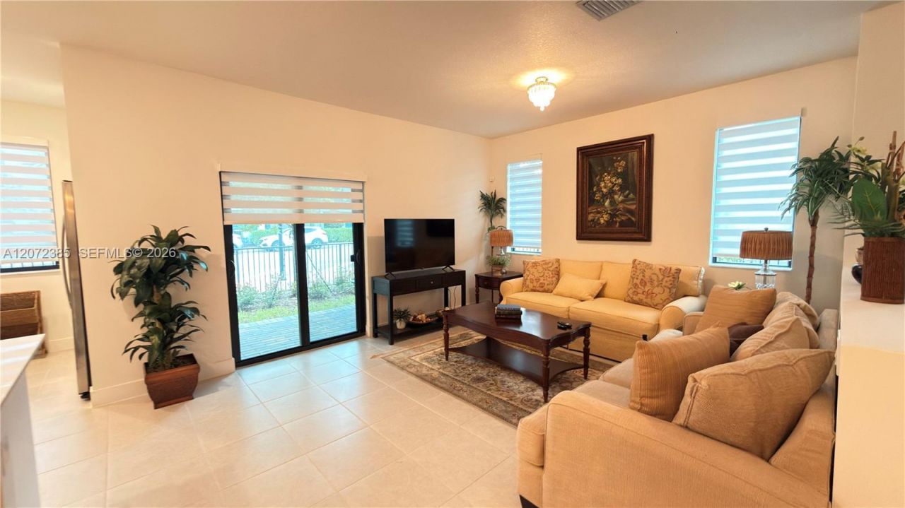 8388 NW 49th St, Doral, FL 33166 Photo