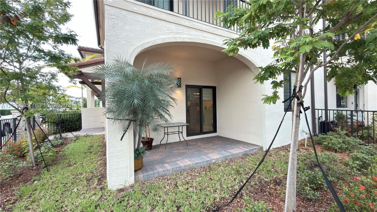 8388 NW 49th St, Doral, FL 33166 Photo