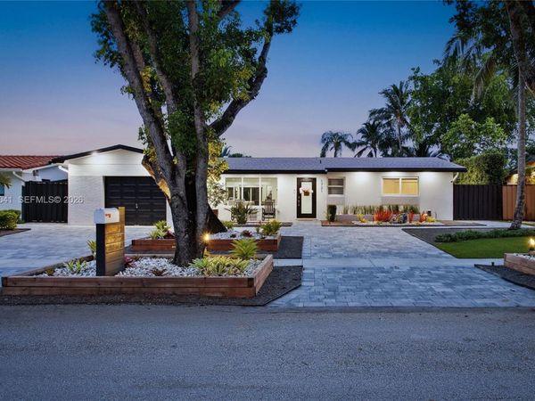 1721 NW 114th Ave , Pembroke Pines, FL 33026