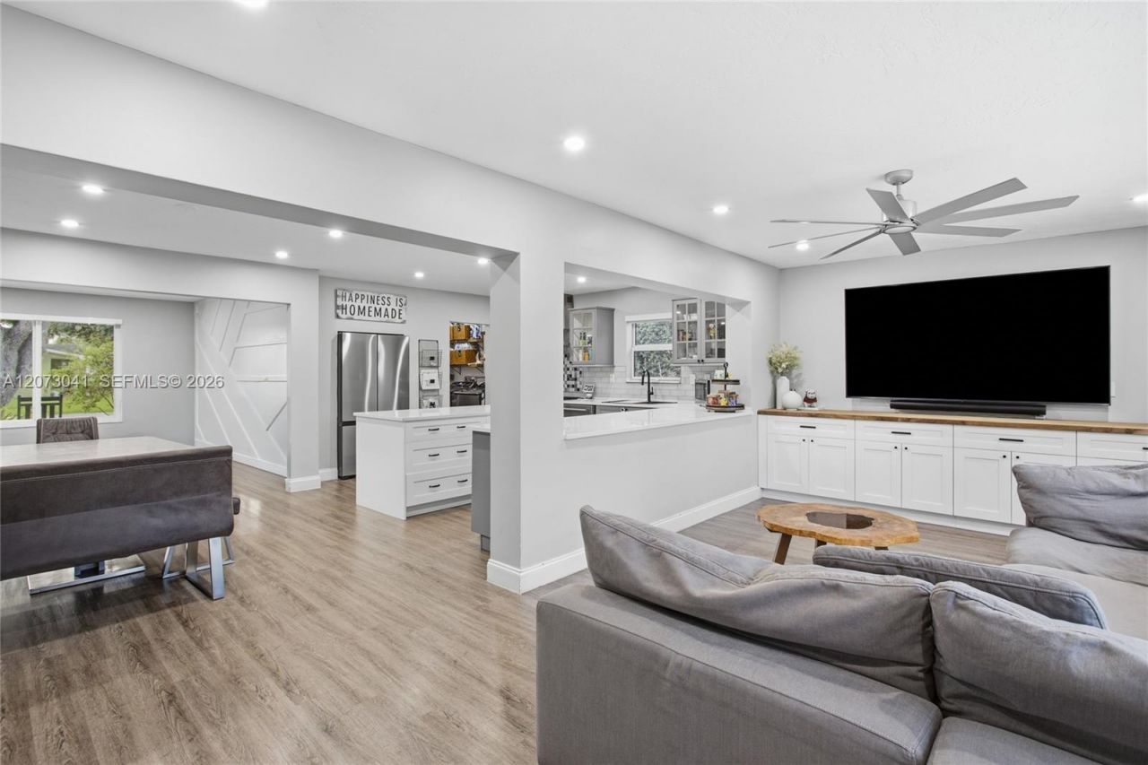 1721 NW 114th Ave , Pembroke Pines, FL 33026 Photo