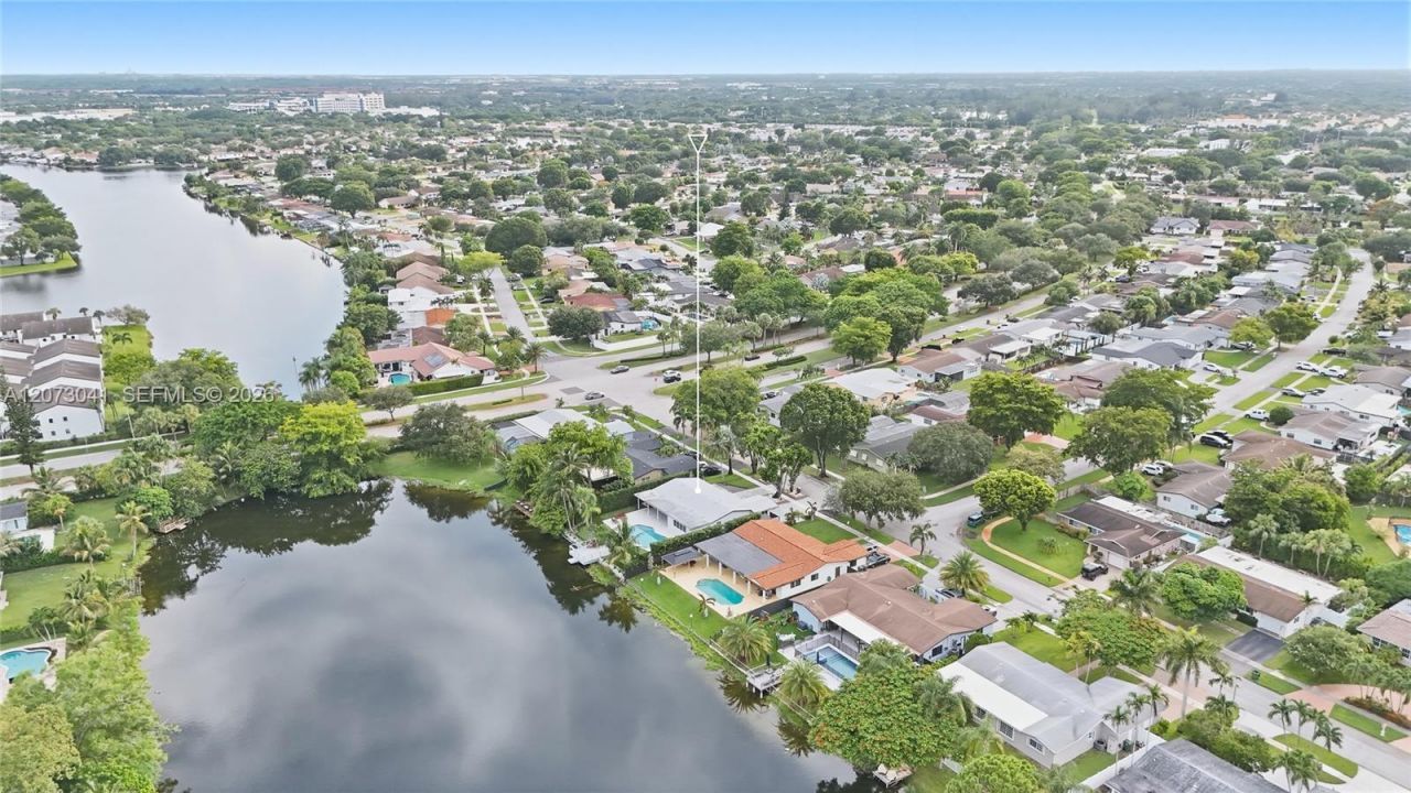 1721 NW 114th Ave , Pembroke Pines, FL 33026 Photo