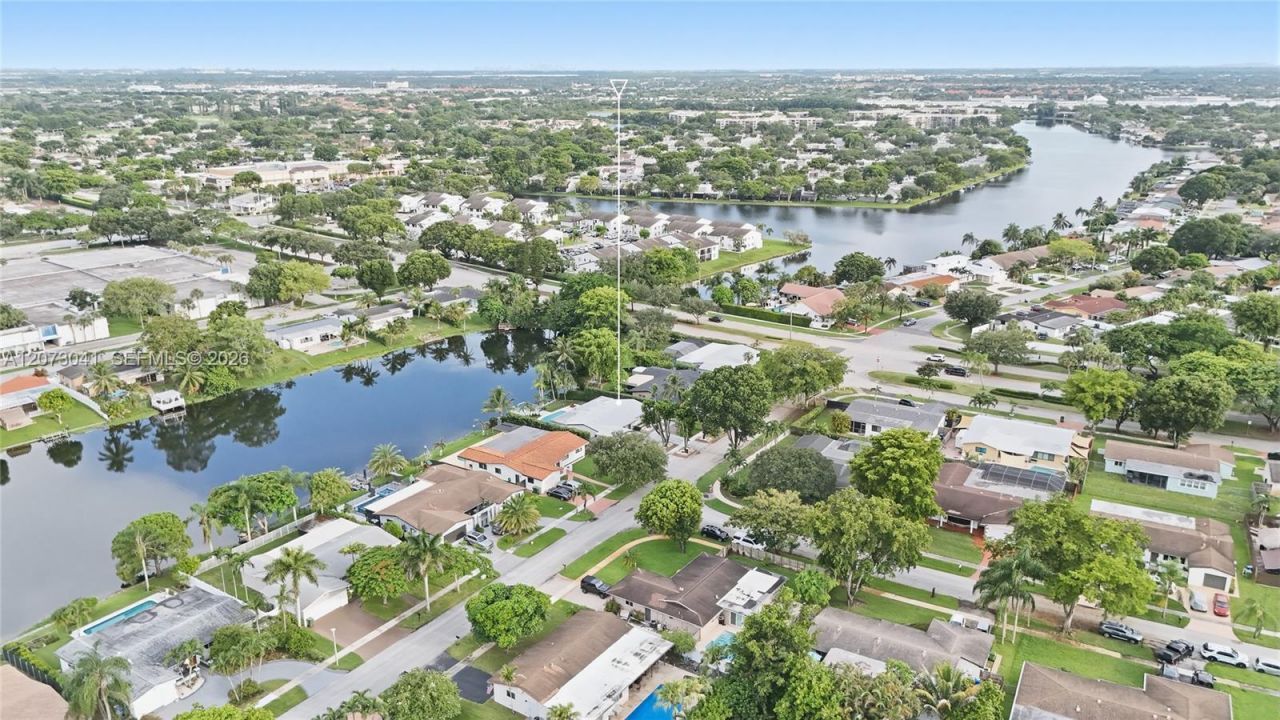 1721 NW 114th Ave , Pembroke Pines, FL 33026 Photo
