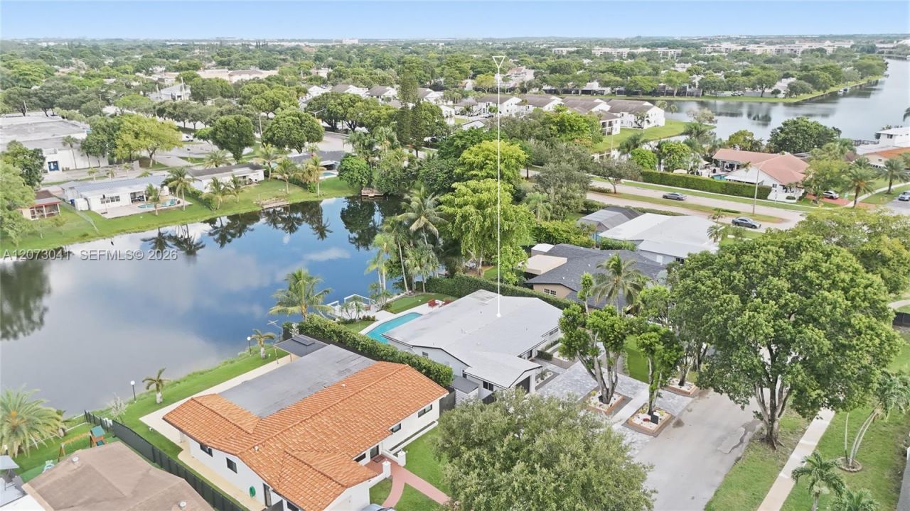 1721 NW 114th Ave , Pembroke Pines, FL 33026 Photo