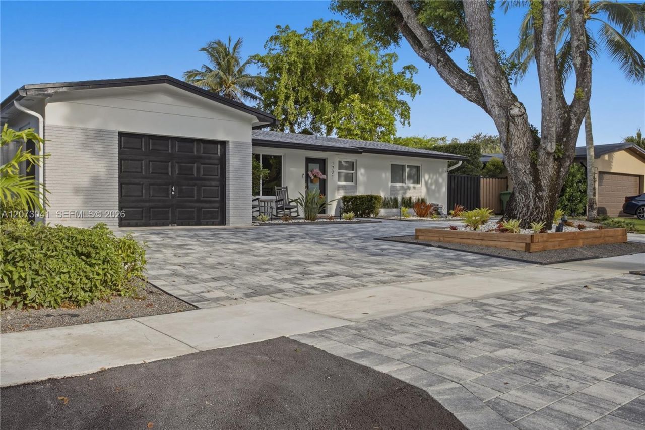 1721 NW 114th Ave , Pembroke Pines, FL 33026 Photo