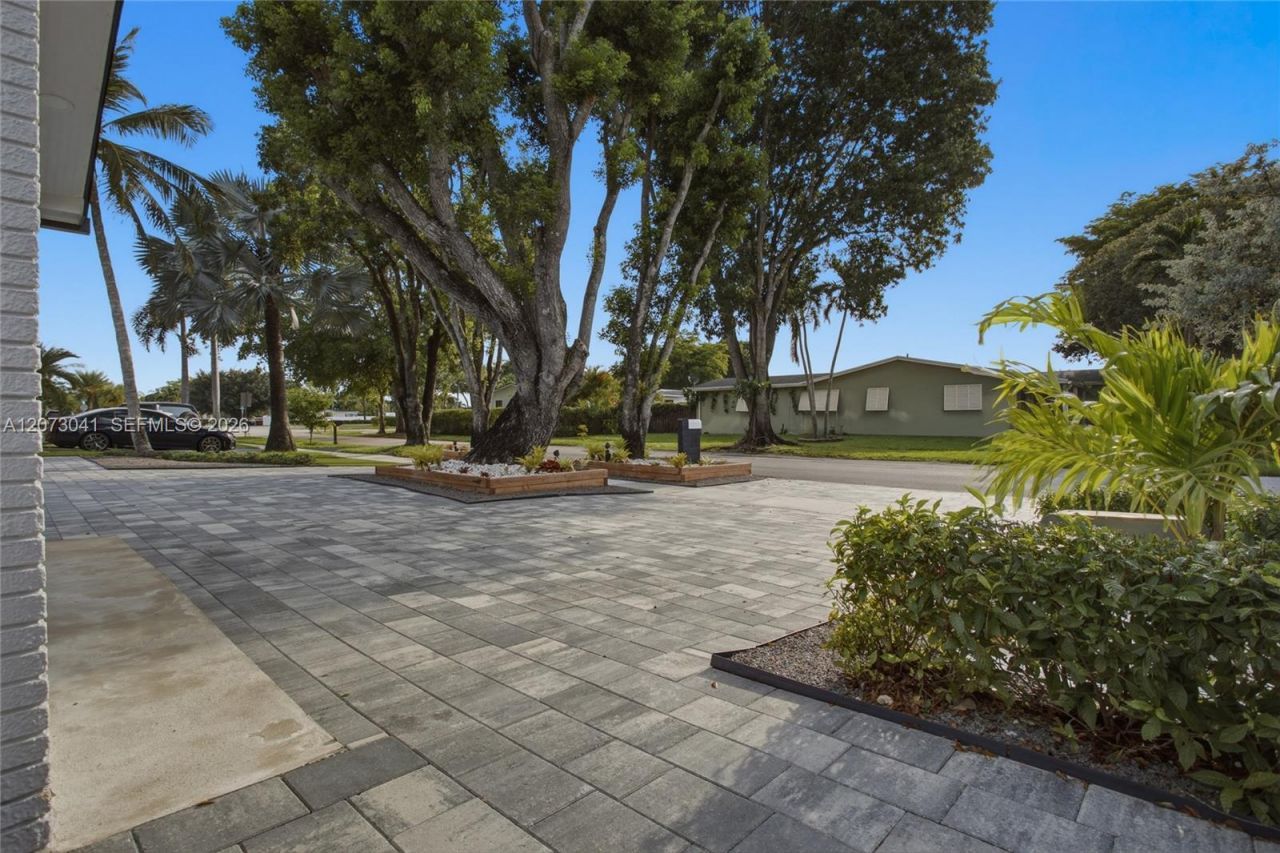 1721 NW 114th Ave , Pembroke Pines, FL 33026 Photo