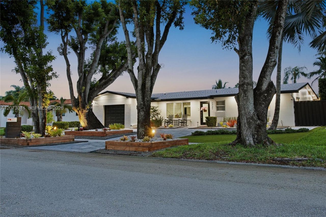 1721 NW 114th Ave , Pembroke Pines, FL 33026 Photo