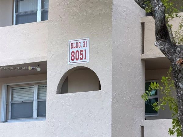 8051 N Sunrise Lakes Dr, Unit 107, Sunrise, FL 33322