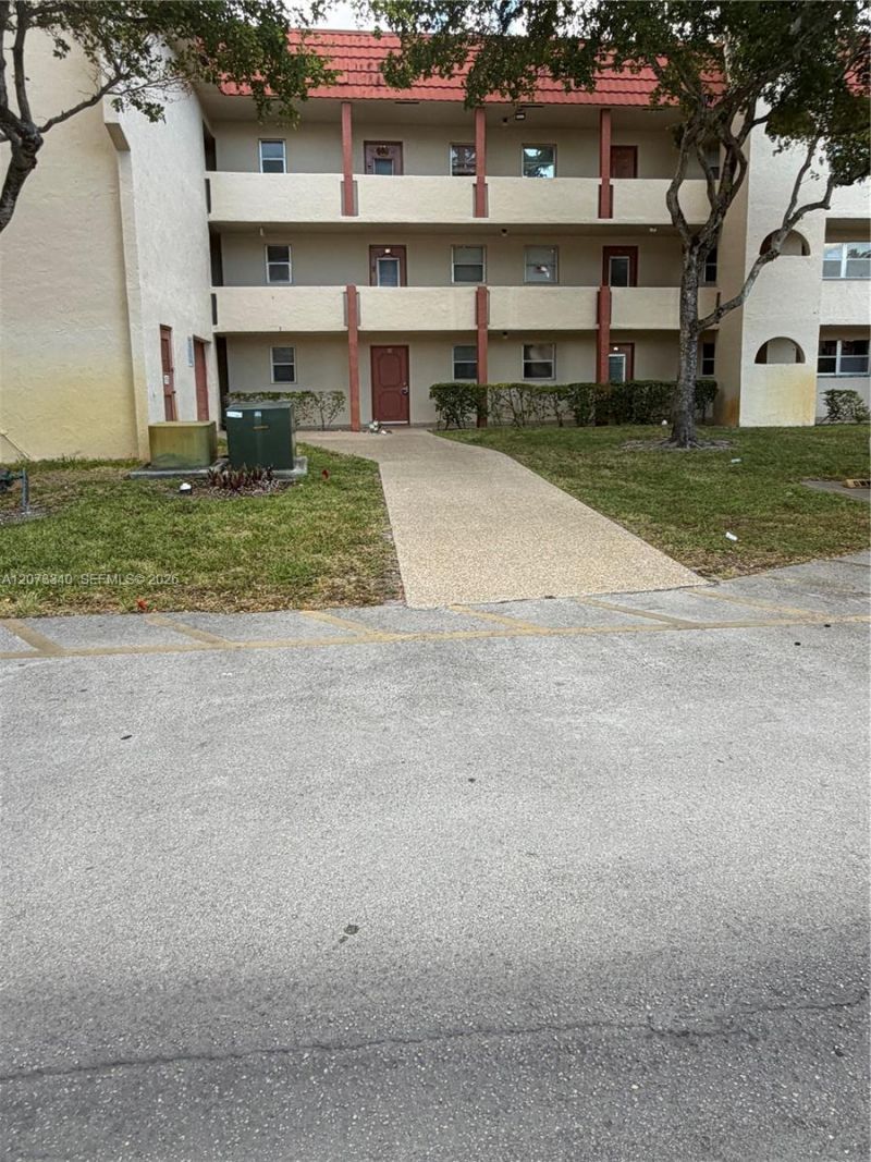 8051 N Sunrise Lakes Dr, Unit 107, Sunrise, FL 33322 Photo
