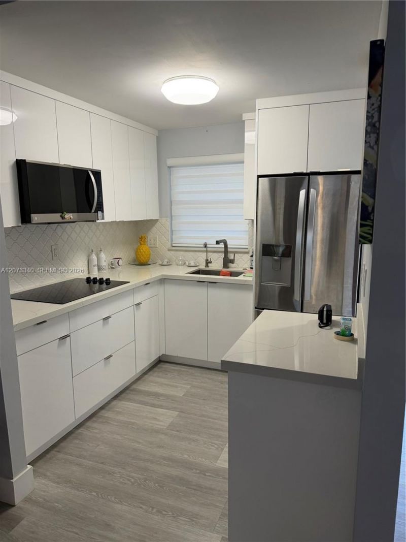 8051 N Sunrise Lakes Dr, Unit 107, Sunrise, FL 33322 Photo