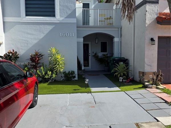 16011 SW 87th Ter , Miami, FL 33193