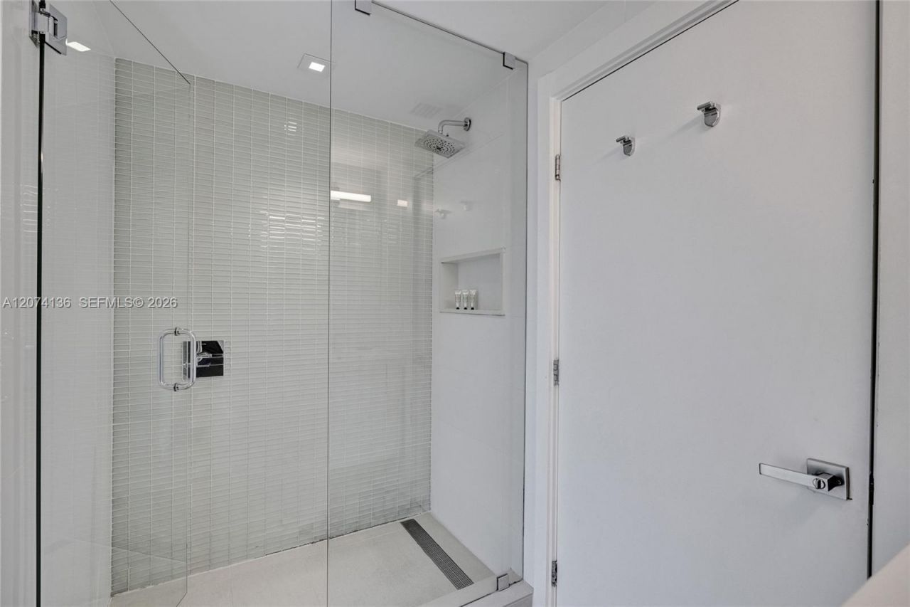 6080 Collins Ave , Unit 520, Miami Beach, FL 33140 Photo