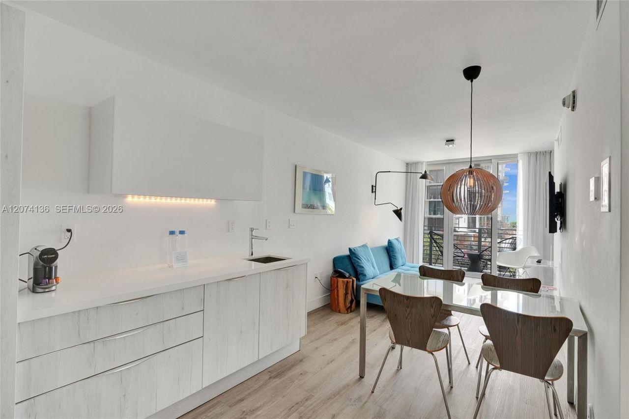 6080 Collins Ave , Unit 520, Miami Beach, FL 33140 Photo
