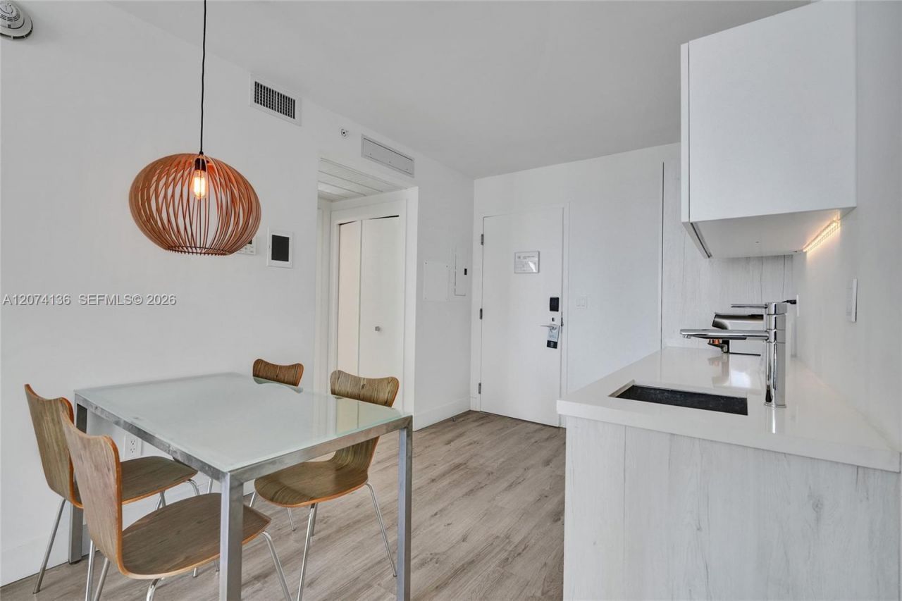 6080 Collins Ave , Unit 520, Miami Beach, FL 33140 Photo