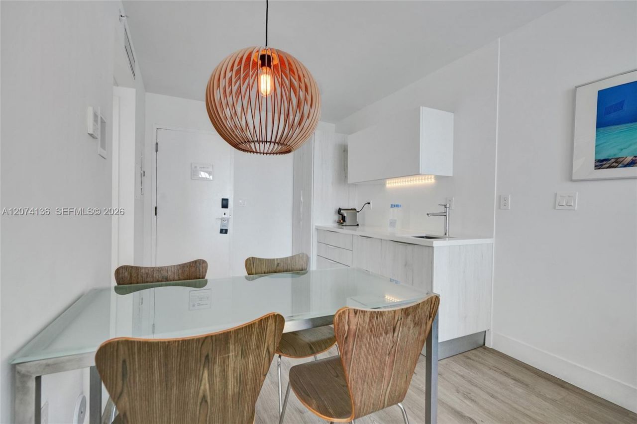 6080 Collins Ave , Unit 520, Miami Beach, FL 33140 Photo