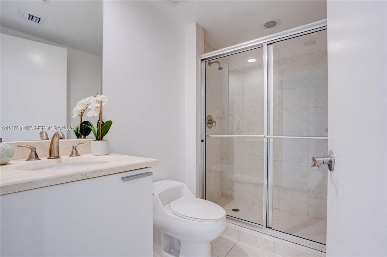 15051 Royal Oaks Ln , Unit 503, North Miami, FL 33181 Photo