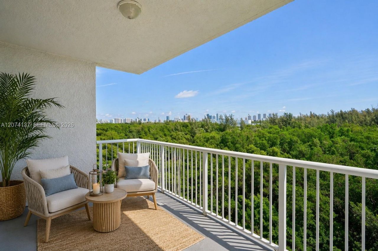 15051 Royal Oaks Ln , Unit 503, North Miami, FL 33181 Photo