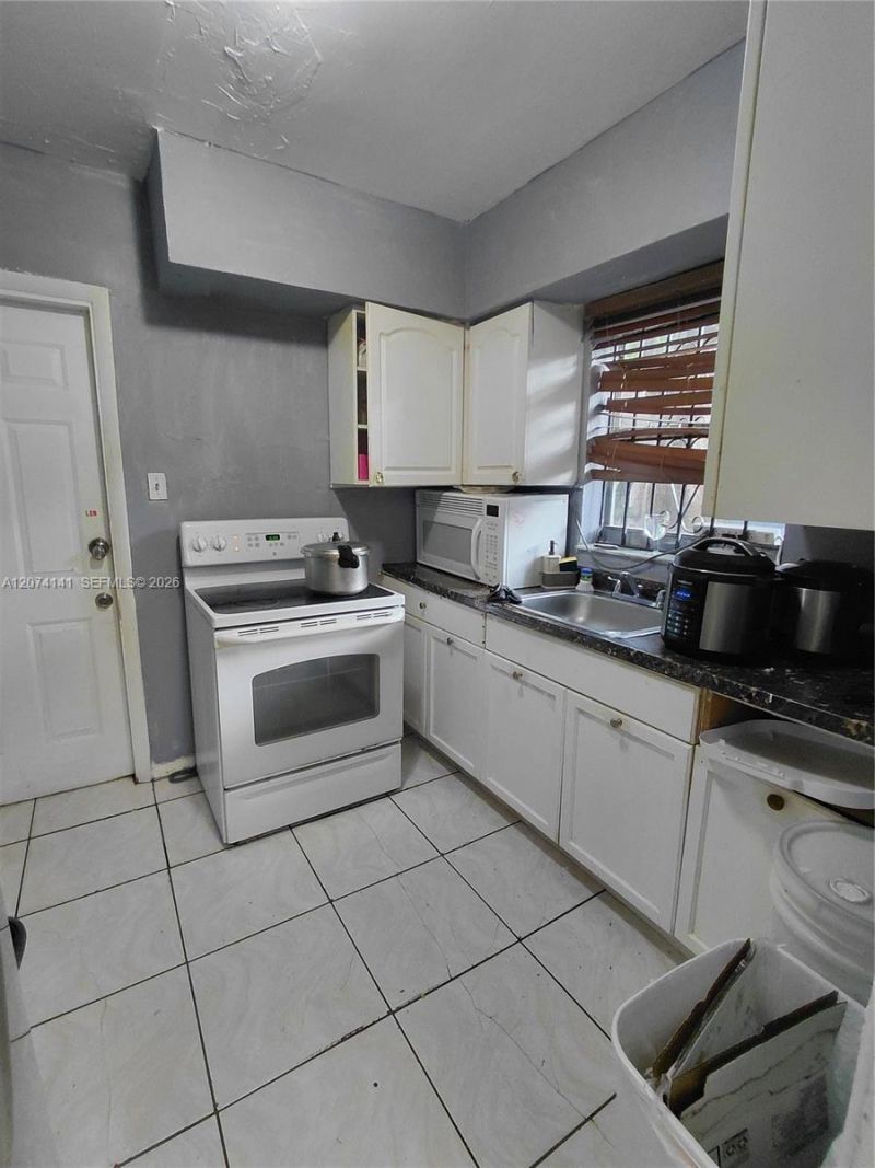 1530 NW 68th Ter, Miami, FL 33147 Photo