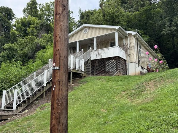 2014 Wilson St, Dunbar, WV 25064