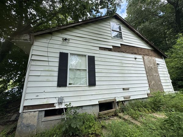 41 Armour Rd, Nitro, WV 25143