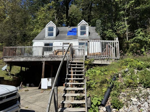 557 Burlew Dr, Charleston, WV 25302