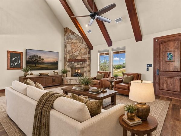 2407 Wills Way Drive, Granbury, TX 76049