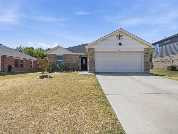 300 Deer Run Drive, Sanger, TX 76266