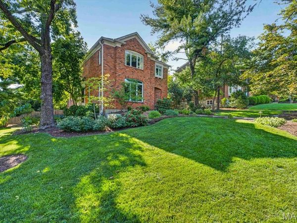 366 W Point Court, St Louis, MO 63130