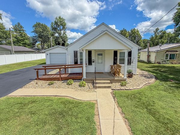 520 S 5th Street , Sullivan, IL 61951