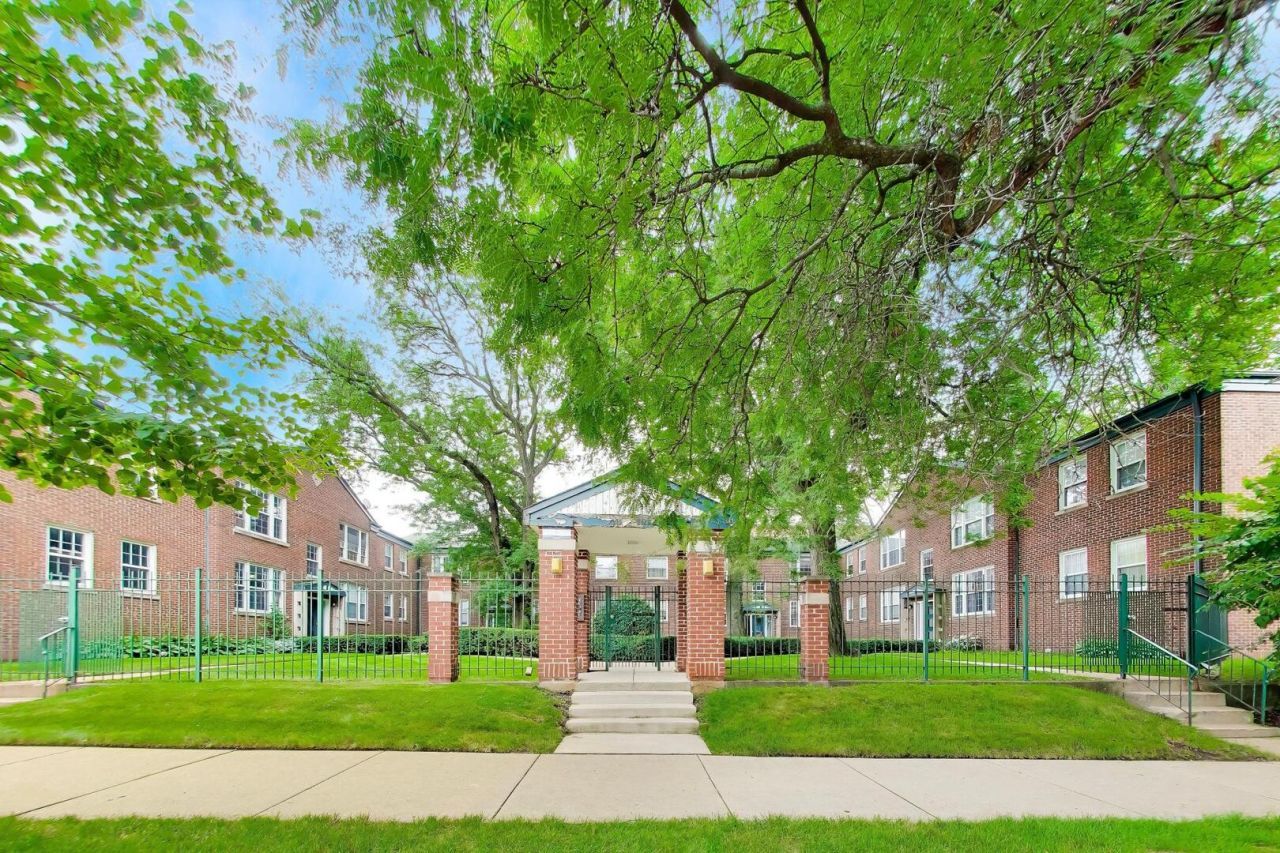 2417 W Fitch Avenue, Unit 1, Chicago, IL 60645 Main Photo