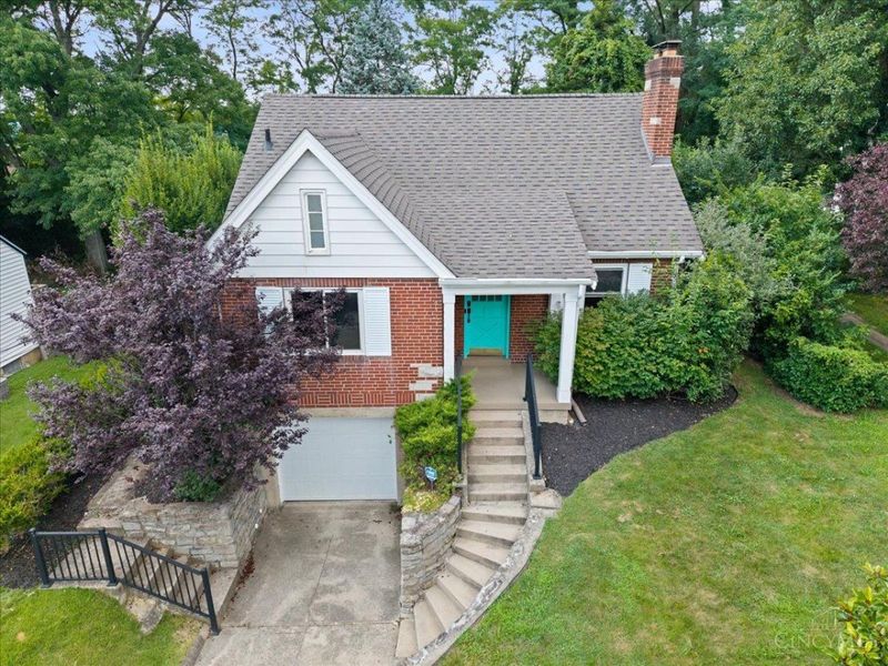 2304 E Galbraith Road, Reading, OH 45237 Photo 2