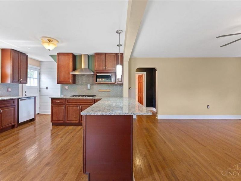 2304 E Galbraith Road, Reading, OH 45237 Photo 8