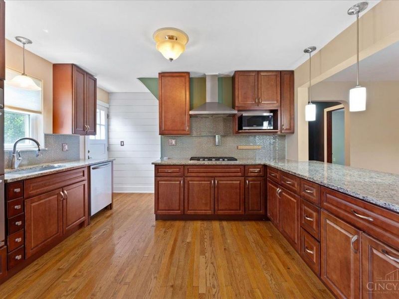 2304 E Galbraith Road, Reading, OH 45237 Photo 9