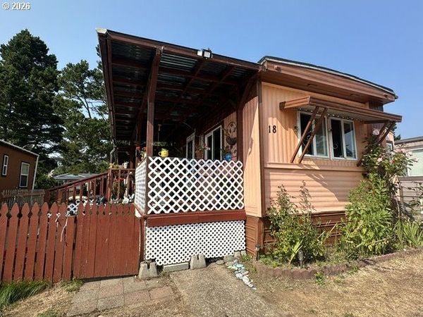 1699 27TH ST, Unit 18, Florence, OR 97439