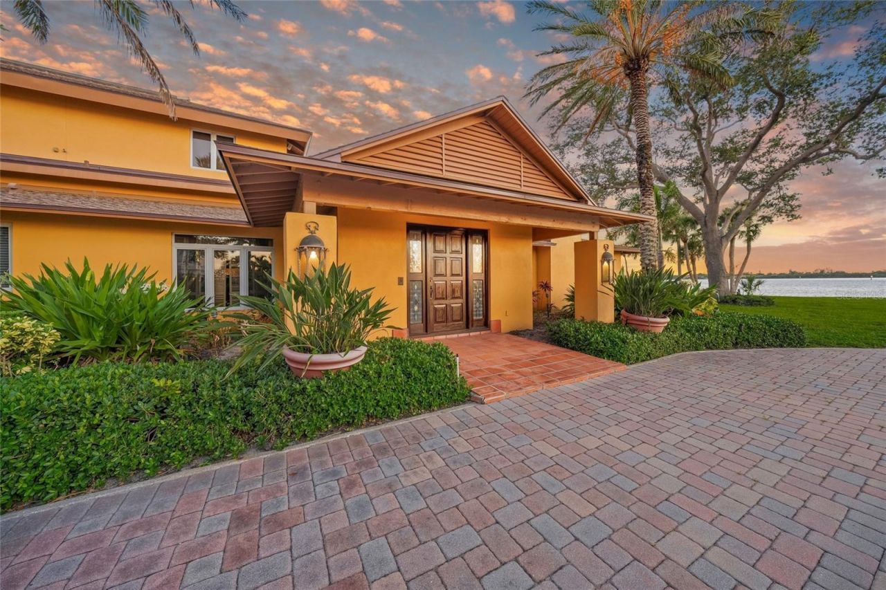 1136 N Lake Shore Drive, Sarasota, FL 34231 Photo