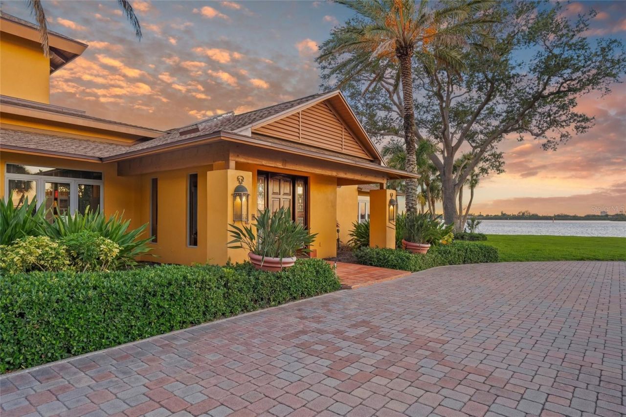 1136 N Lake Shore Drive, Sarasota, FL 34231 Photo