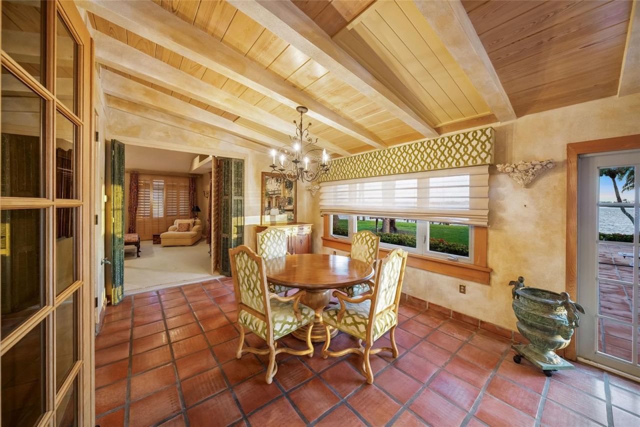 1136 N Lake Shore Drive, Sarasota, FL 34231 Photo