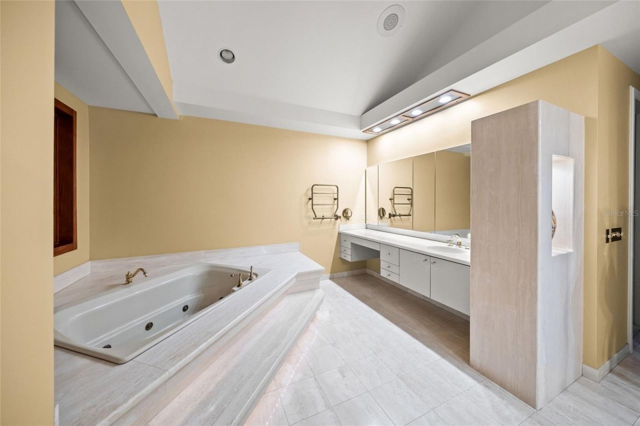 1136 N Lake Shore Drive, Sarasota, FL 34231 Photo