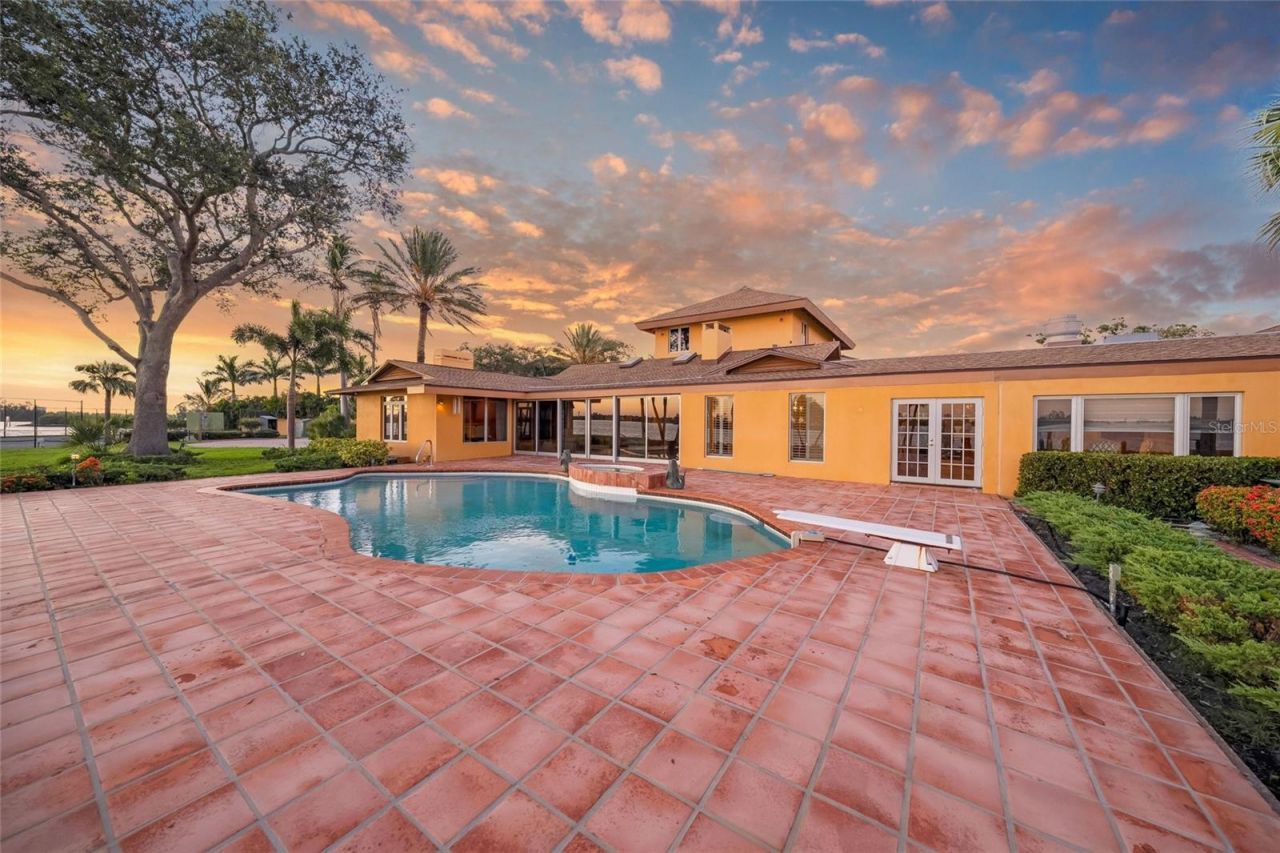 1136 N Lake Shore Drive, Sarasota, FL 34231 Photo
