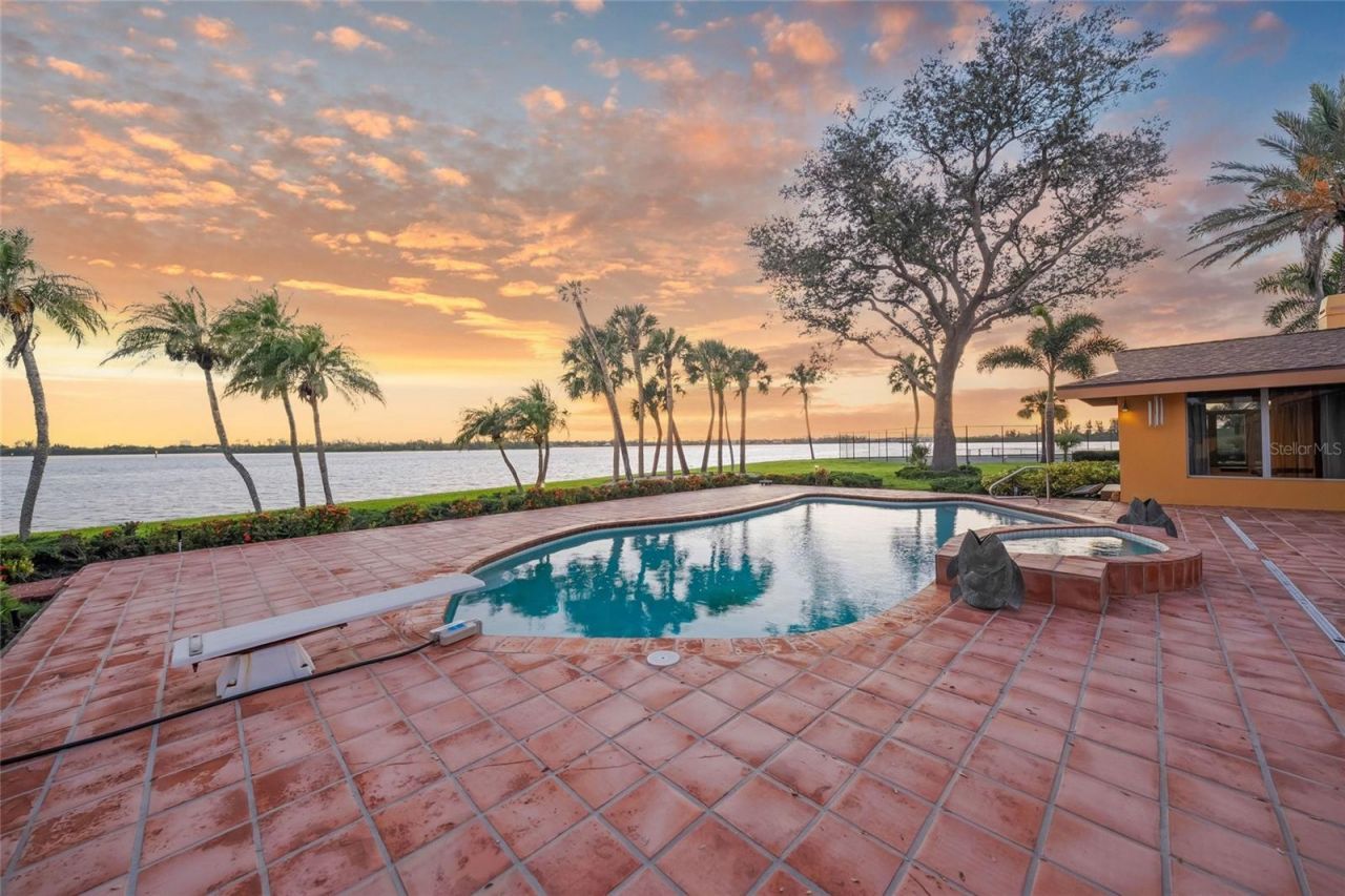 1136 N Lake Shore Drive, Sarasota, FL 34231 Photo