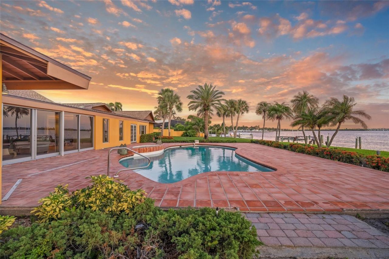 1136 N Lake Shore Drive, Sarasota, FL 34231 Photo